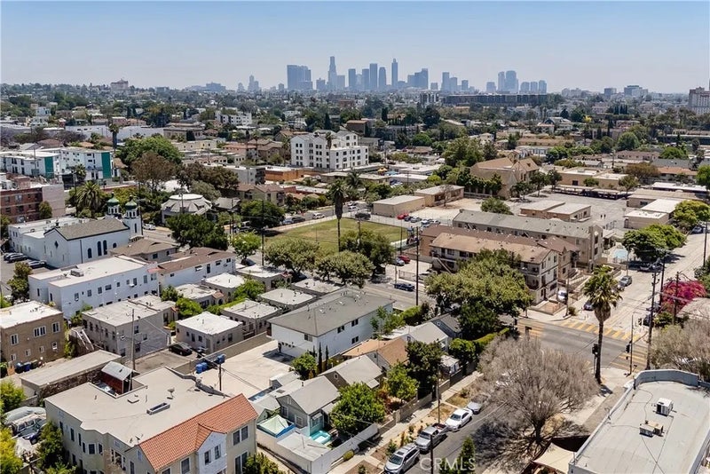 4071 Melrose Ave