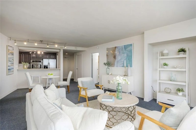 700 E Ocean Boulevard 2703