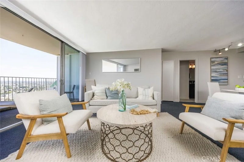 700 E Ocean Boulevard 2703