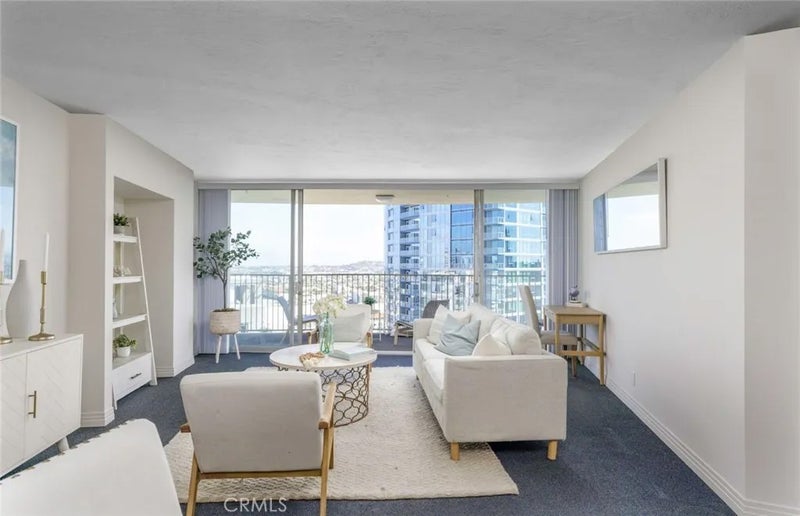 700 E Ocean Boulevard 2703