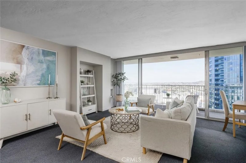 700 E Ocean Boulevard 2703