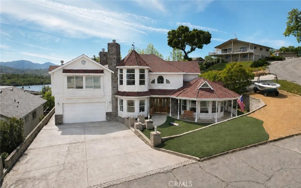 3105 E Beach Circle
