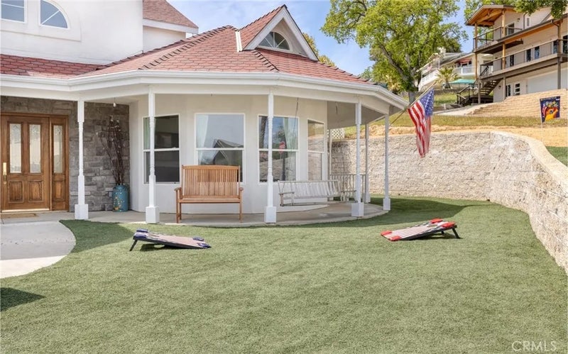 3105 E Beach Circle