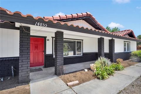 Photo of 14855 Flathead Road, Apple Valley, CA 92307 (MLS # CV25275478)