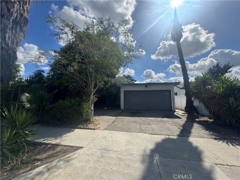 Photo of 8116 Willis Avenue, Panorama City, CA 91402 (MLS # CV26082025)