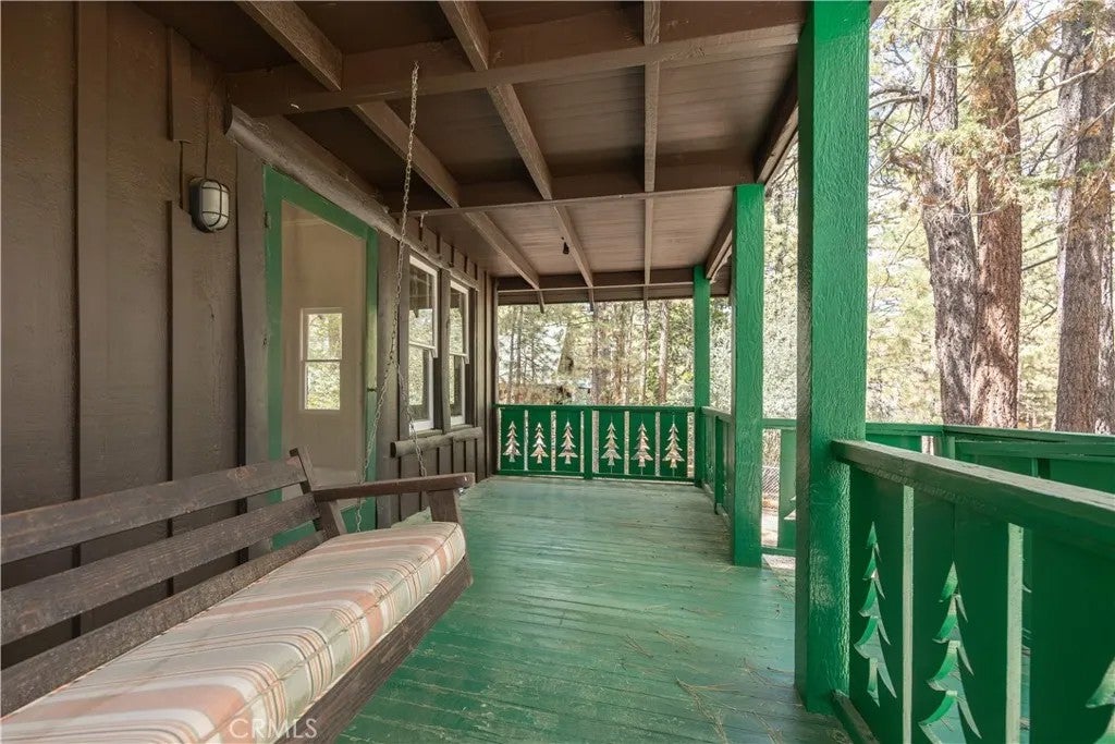 Photo of 512 W Rainbow BLVD, Big Bear Lake, CA 92314 (MLS # IG26199946)