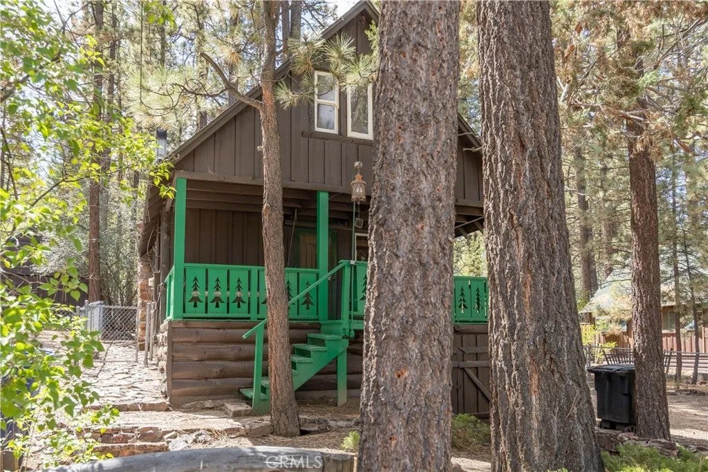 Photo of 512 W Rainbow BLVD, Big Bear Lake, CA 92314 (MLS # IG26199946)