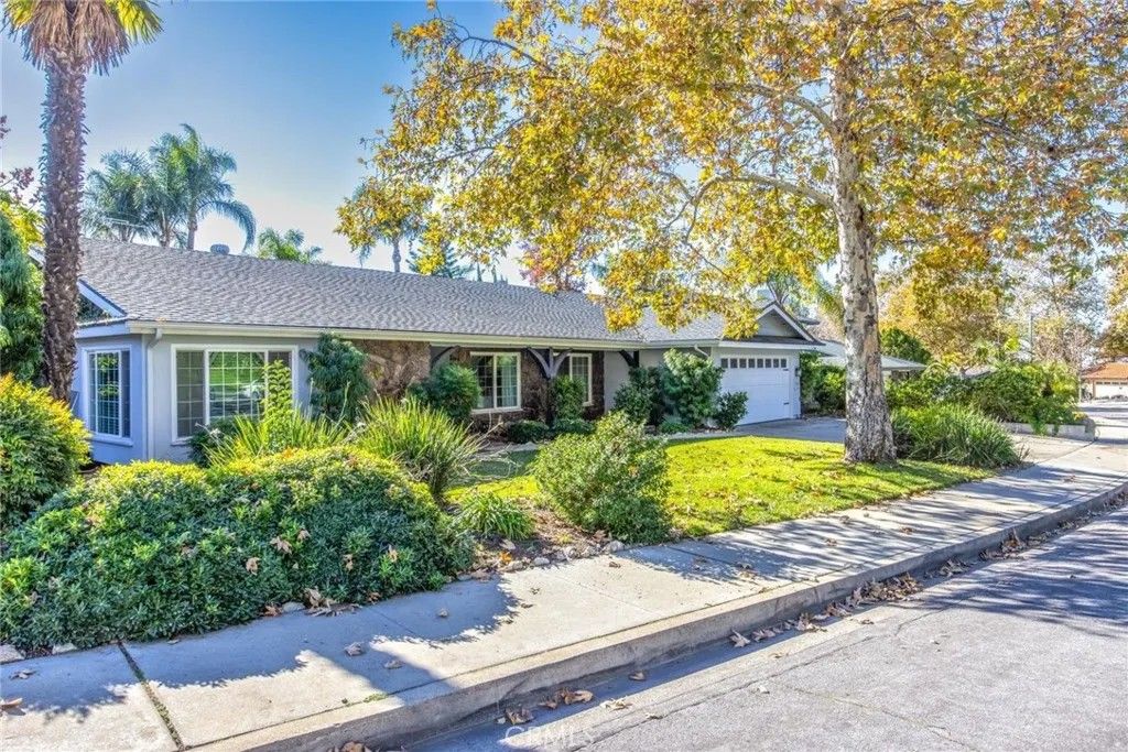 Photo of 618 Mount Carmel Drive, Claremont, CA 91711 (MLS # SR26002331)