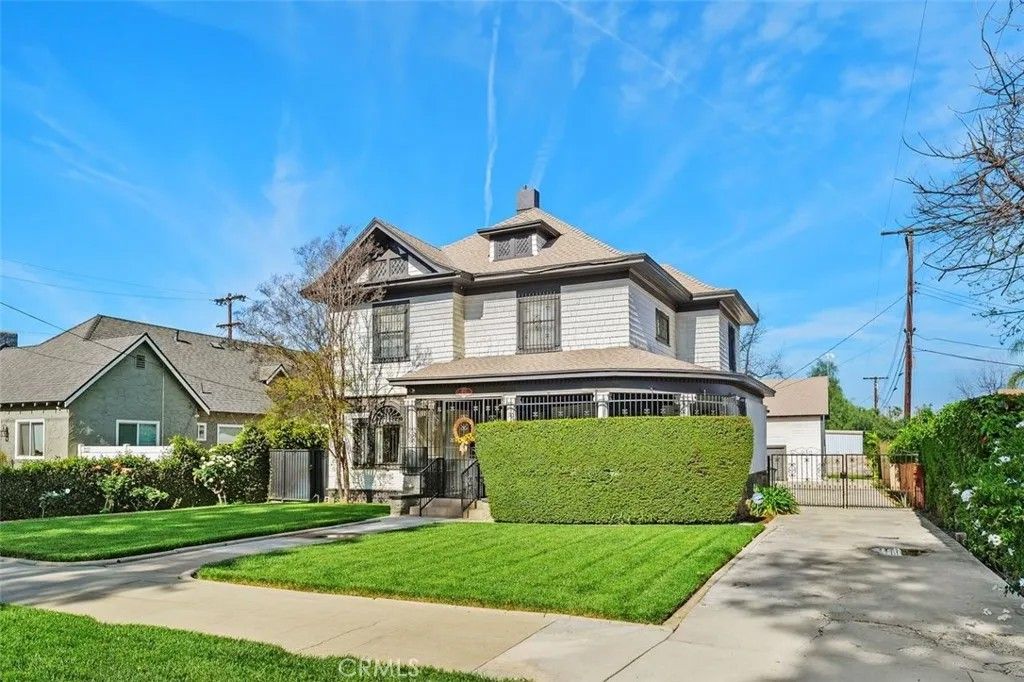 Photo of 4771 Victoria Avenue, Riverside, CA 92507 (MLS # IV26062079)