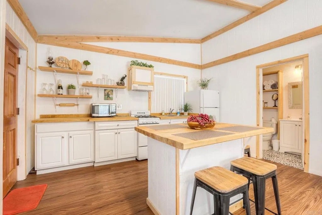 22223 Crestline Road