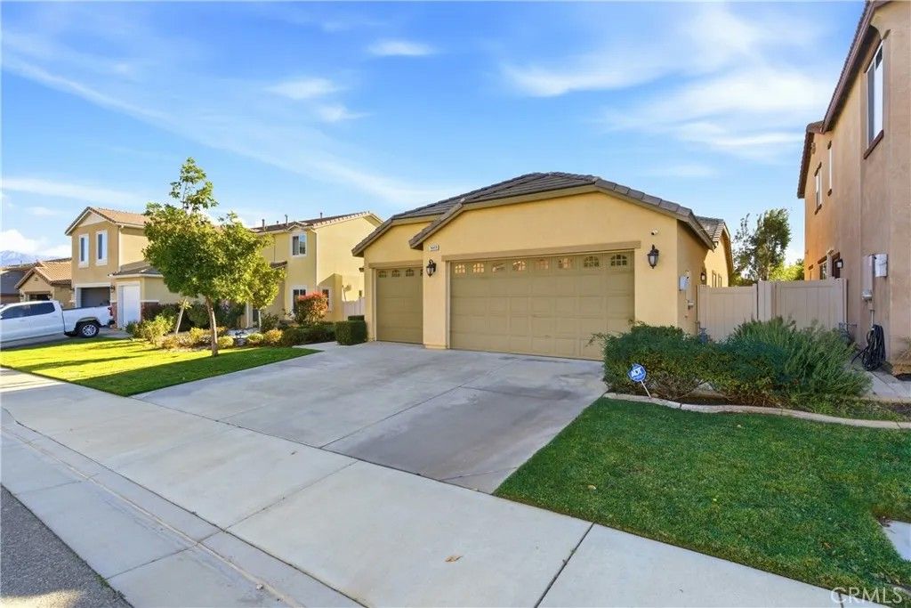 Photo of 1449 Begonia Way, Beaumont, CA 92223 (MLS # CV25280516)