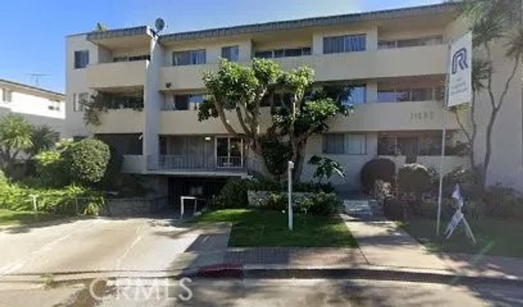 Photo of 11692 Chenault Street, Los Angeles, CA 90049 (MLS # DW26064209)