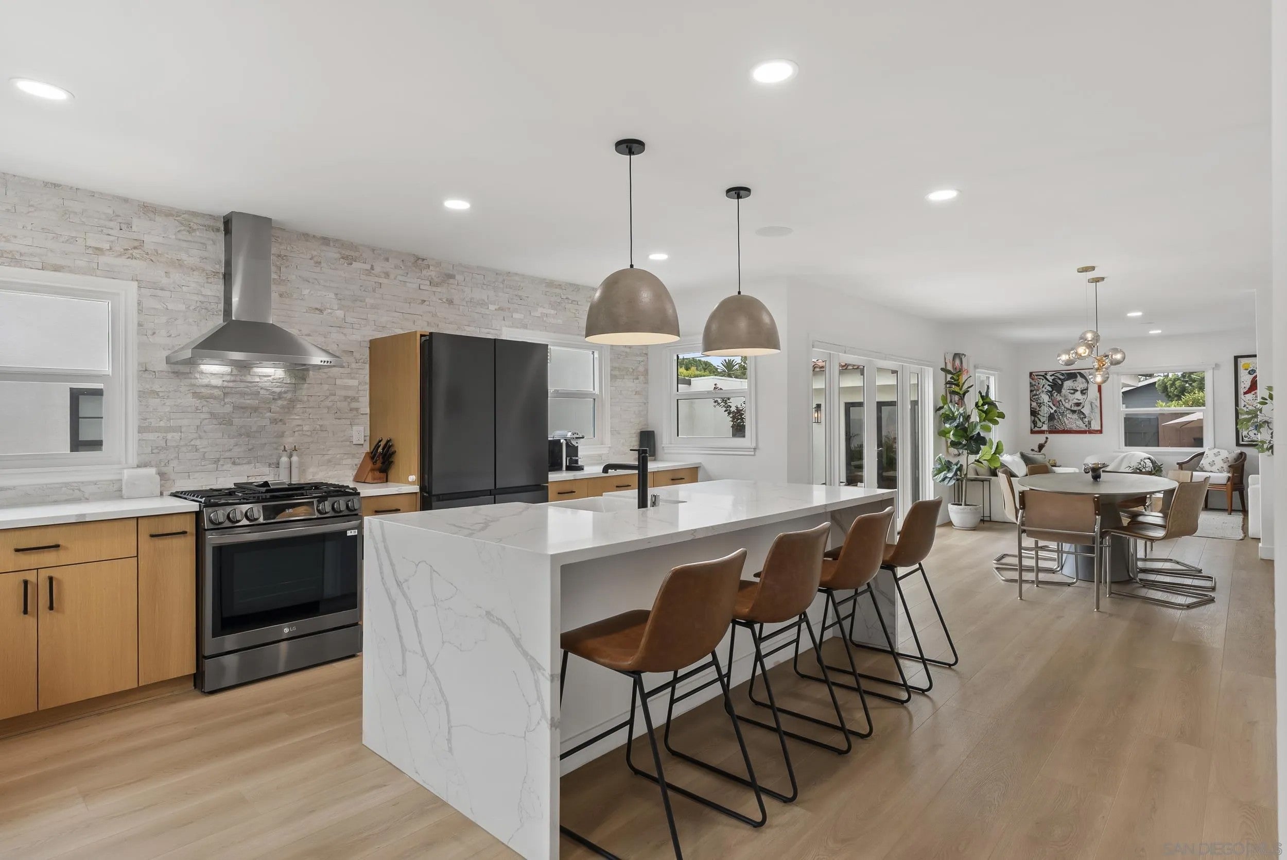 4664 Biona Dr