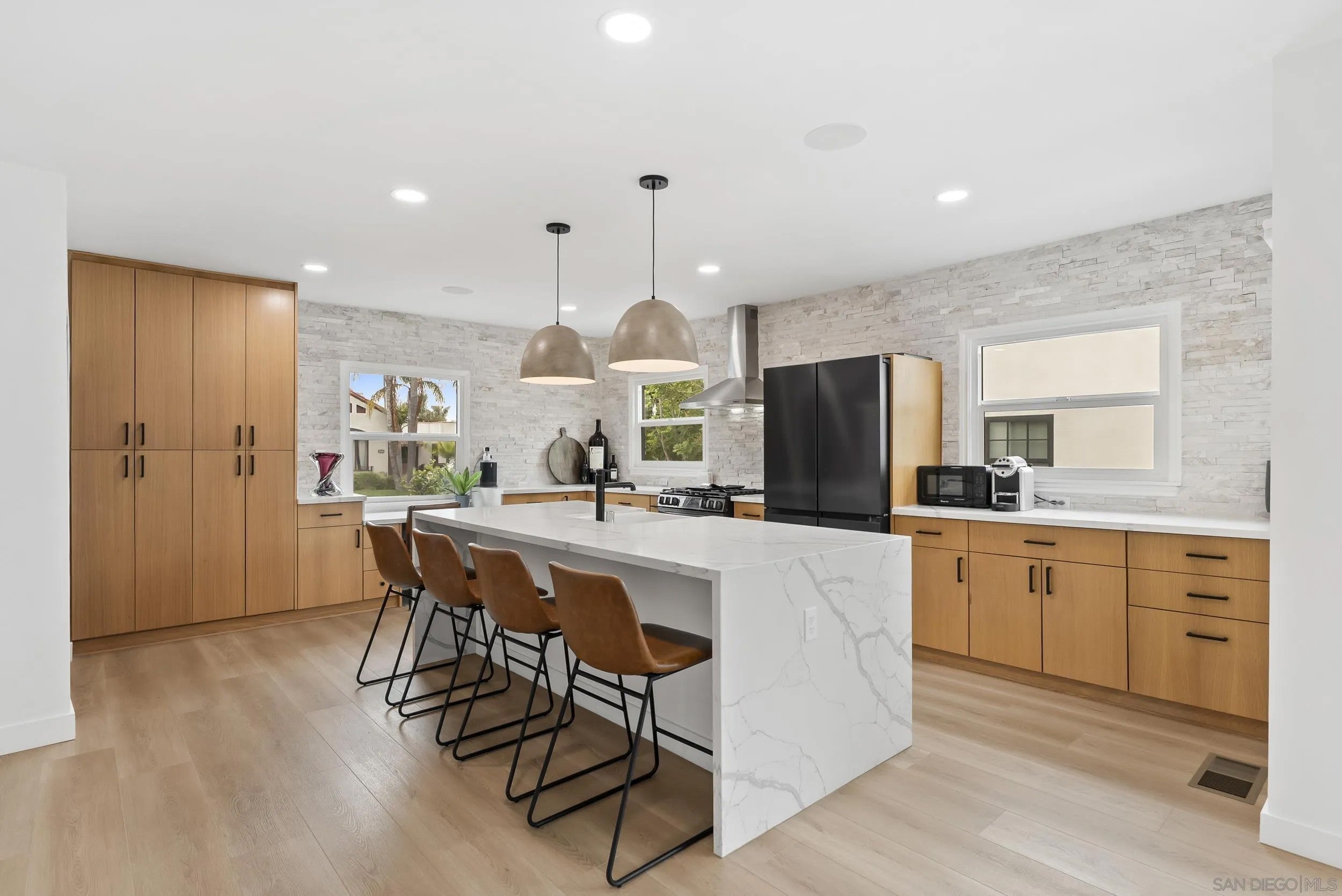 4664 Biona Dr