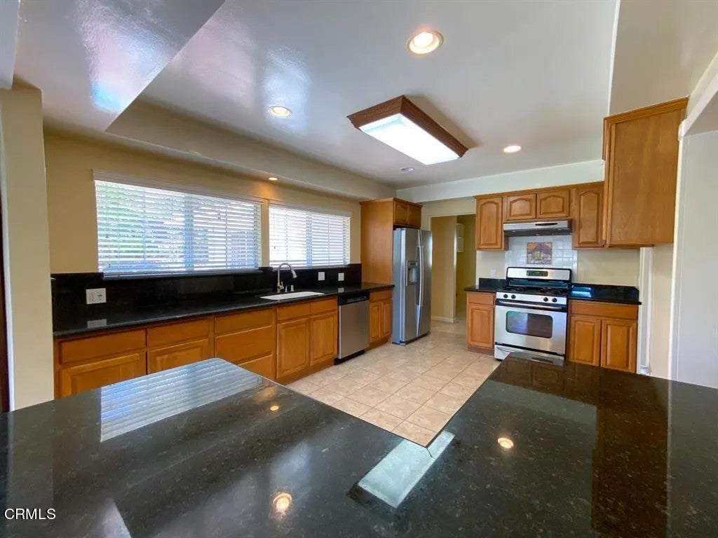 Photo of 1715 La Barranca Road, La Canada Flintridge, CA 91011 (MLS # P1-28912)