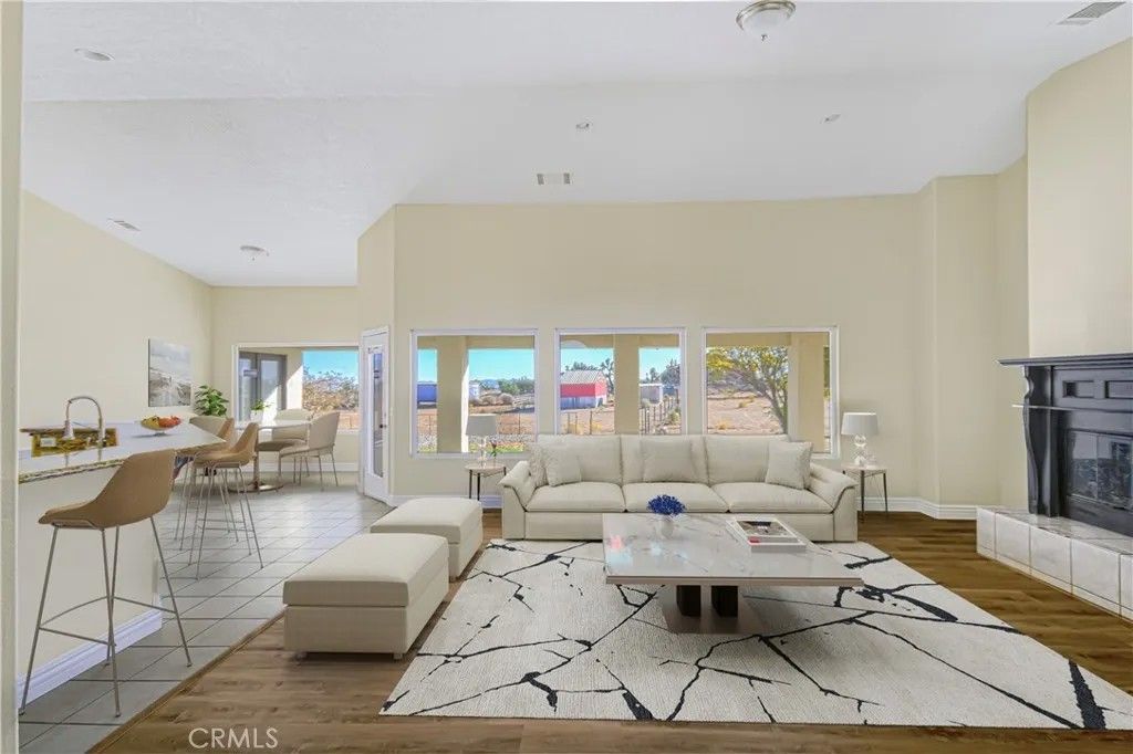 Photo of 10575 Tumbleweed Rd, Phelan, CA 92371 (MLS # SR25280486)