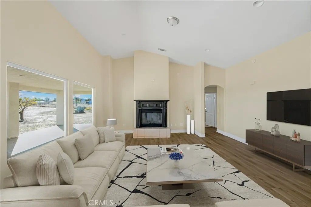 Photo of 10575 Tumbleweed Rd, Phelan, CA 92371 (MLS # SR25280486)