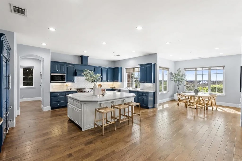 3401 Adams Run