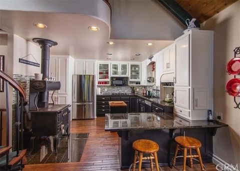 Photo of 1055 Meadowbrook Drive, Lake Arrowhead, CA 92352 (MLS # IG26006857)