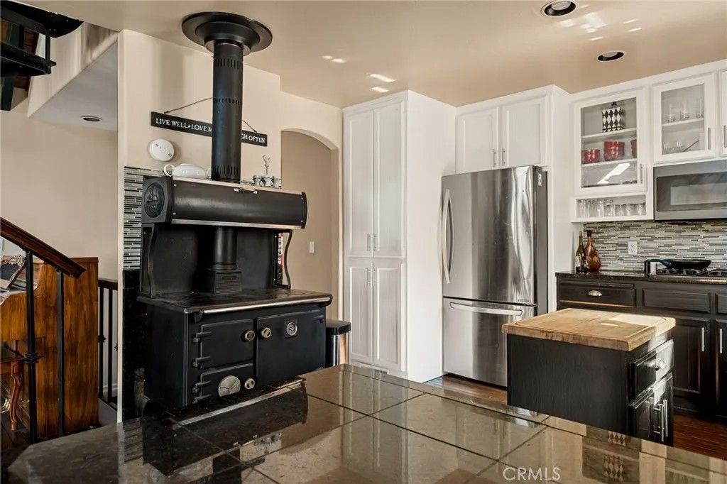 Photo of 1055 Meadowbrook Drive, Lake Arrowhead, CA 92352 (MLS # IG26006857)