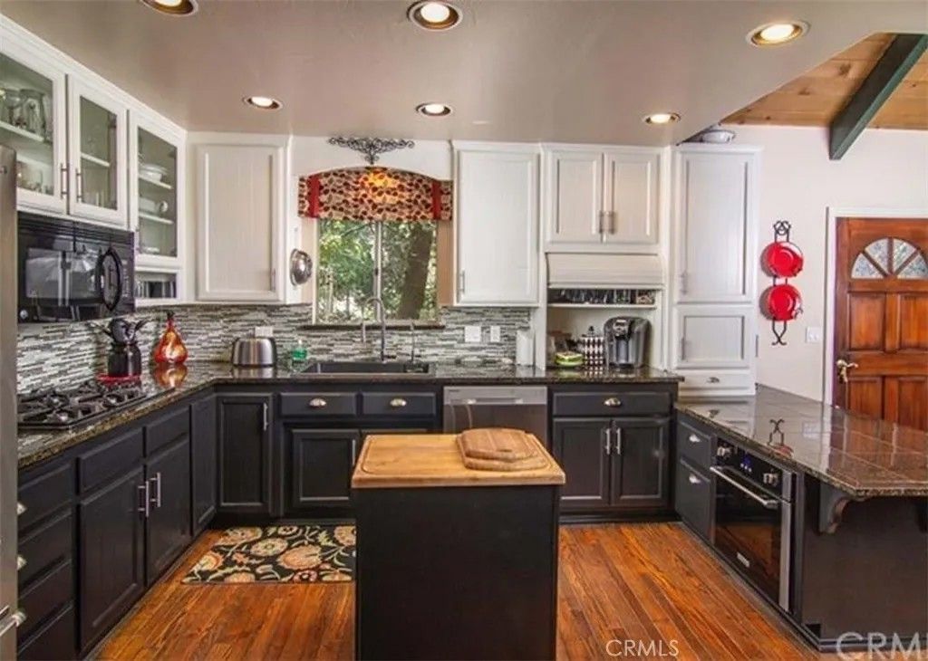 Photo of 1055 Meadowbrook Drive, Lake Arrowhead, CA 92352 (MLS # IG26006857)