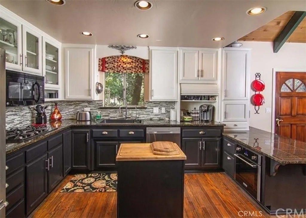 Photo of 1055 Meadowbrook Drive, Lake Arrowhead, CA 92352 (MLS # IG26006857)