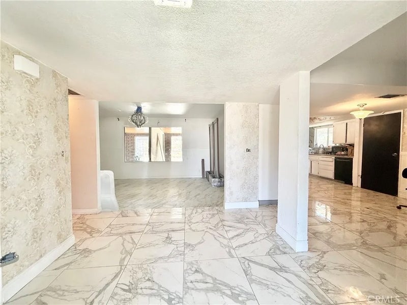 135 S Broadway Street