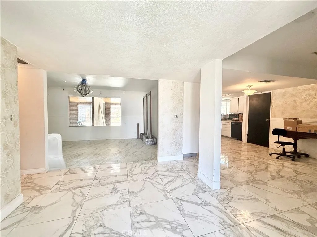 135 S Broadway Street