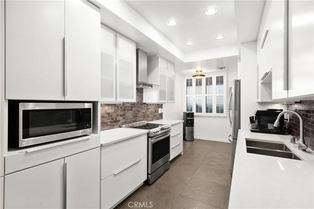 141 S Linden Drive 203