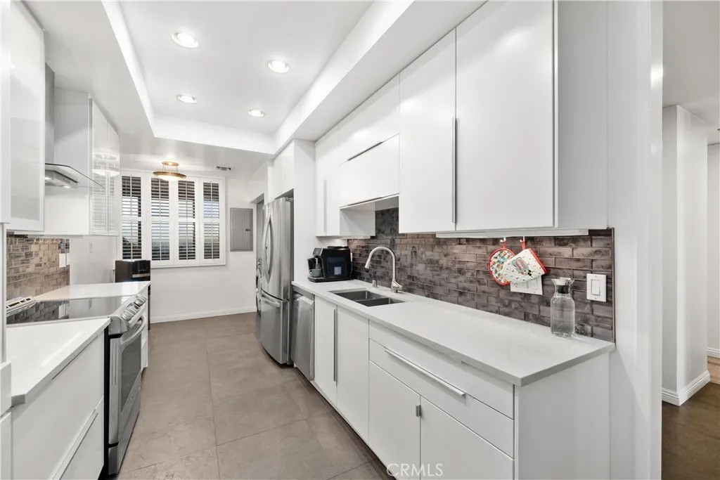 141 S Linden Drive 203