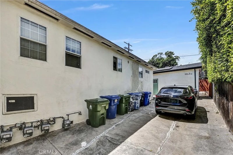 1861 S Redondo