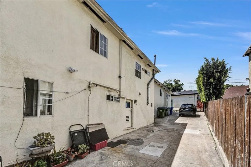 1861 S Redondo