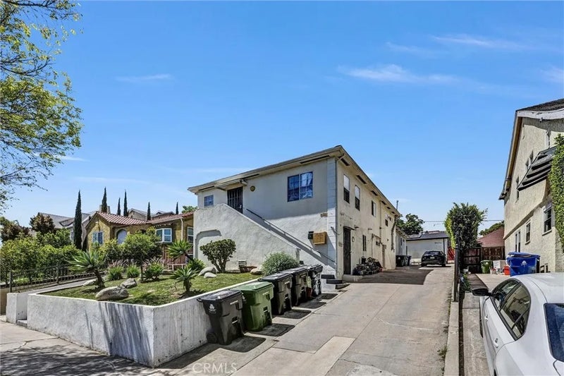 1861 S Redondo