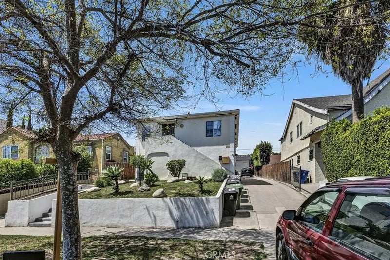 1861 S Redondo