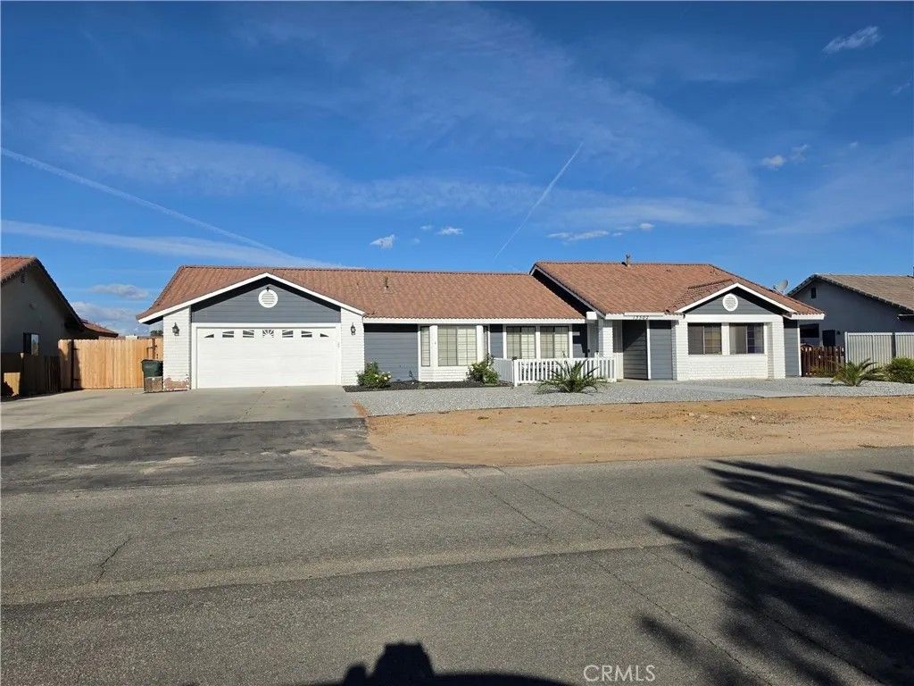 Photo of 13502 Cuyamaca Road, Apple Valley, CA 92308 (MLS # HD26077671)