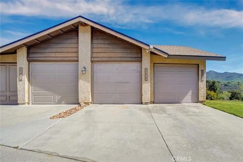 Photo of 1740 Pala Lake, Fallbrook, CA 92028 (MLS # SW26041310)