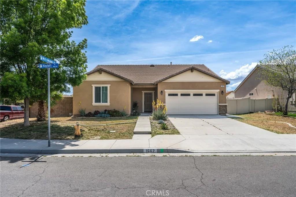 Photo of 1662 Hayloft Place, San Jacinto, CA 92582 (MLS # CV26079590)