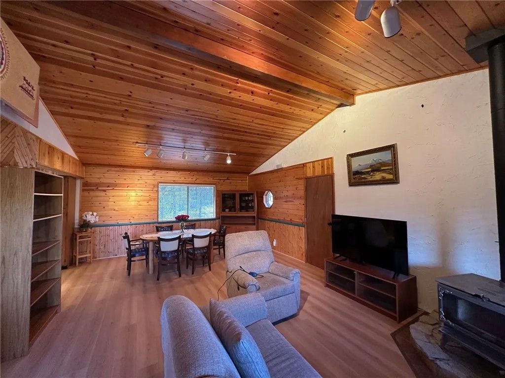 Photo of 1521 Lassen Way, Pine Mountain Club, CA 93222 (MLS # SR26089649)