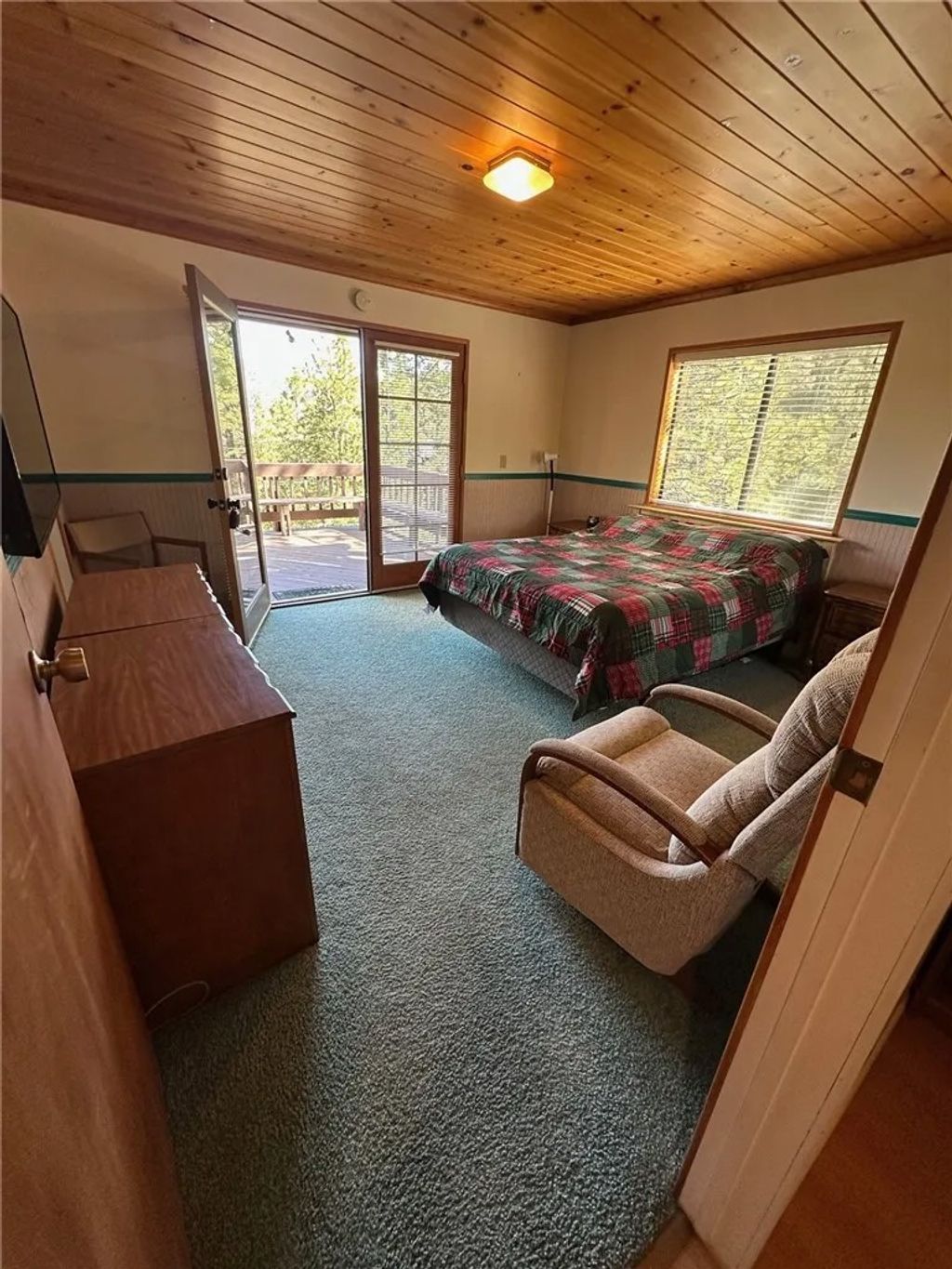 Photo of 1521 Lassen Way, Pine Mountain Club, CA 93222 (MLS # SR26089649)