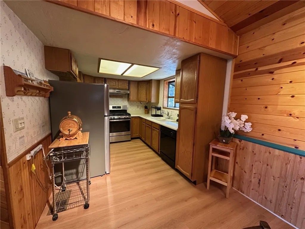 Photo of 1521 Lassen Way, Pine Mountain Club, CA 93222 (MLS # SR26089649)