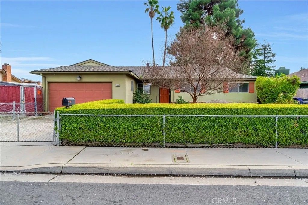 Photo of 1606 Barstow Ave, Clovis, CA 93611 (MLS # MD26041271)