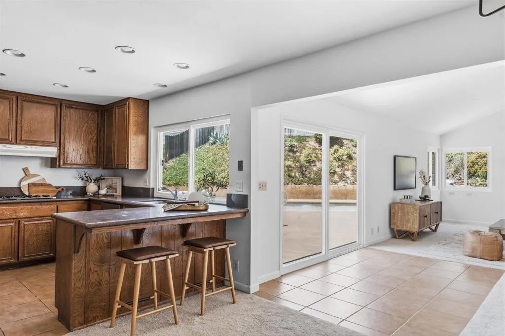 818 Crest Drive