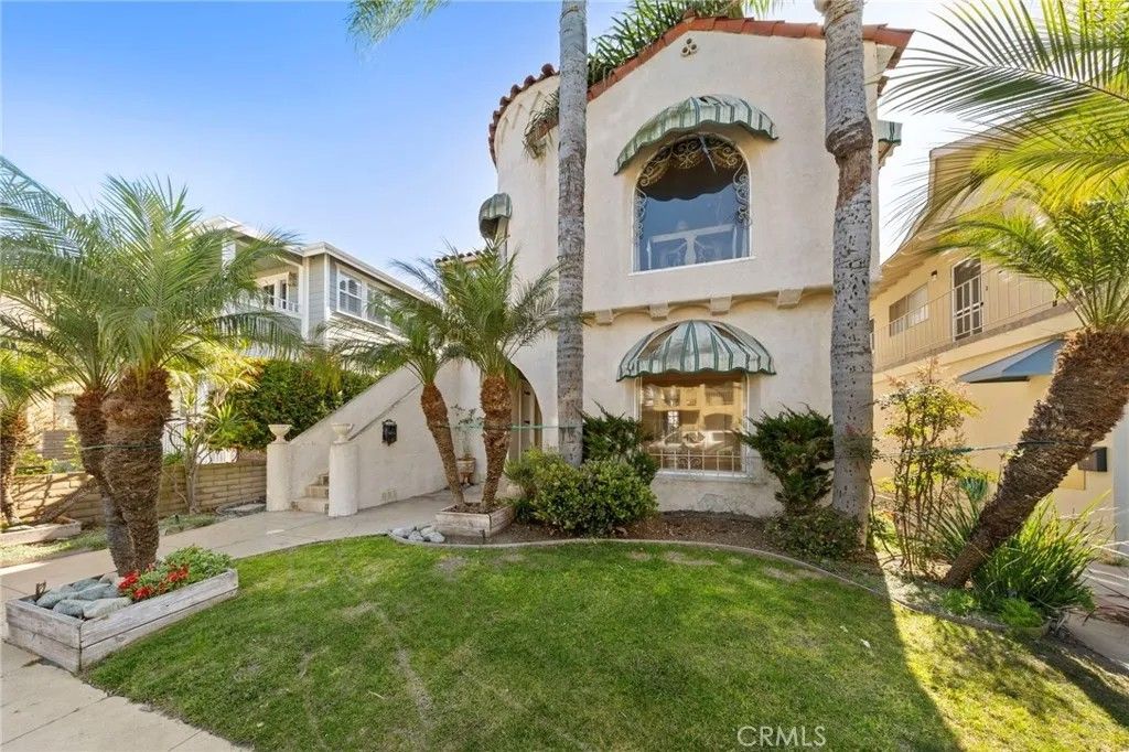 Photo of 118 Roycroft Avenue, Long Beach, CA 90803 (MLS # PW26053289)