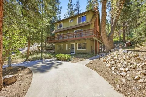 Photo of 27352 Alpen Drive, Lake Arrowhead, CA 92352 (MLS # PW26069045)
