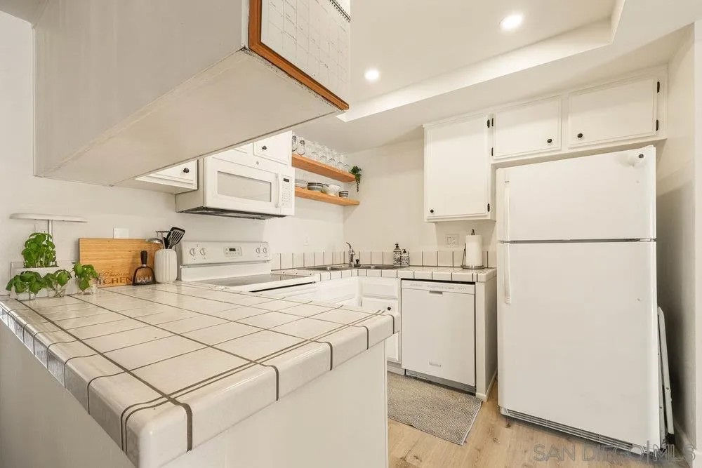 6140 Calle Mariselda 102