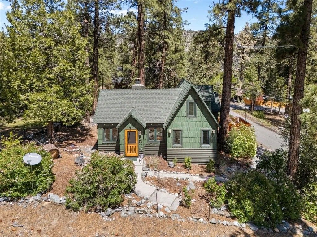Photo of 5632 Oak Street, Wrightwood, CA 92397 (MLS # HD26079856)