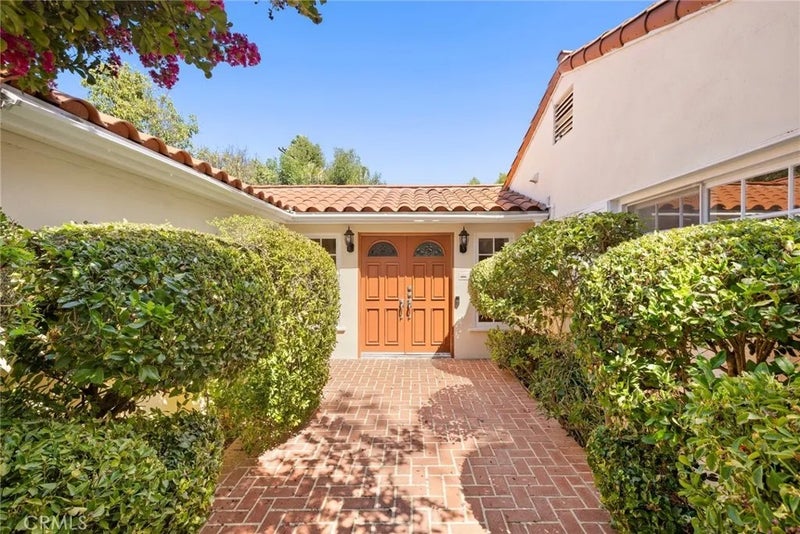 5220 Collier Place
