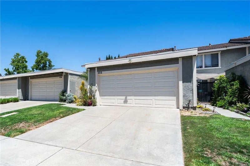 232 Aqueduct Dr