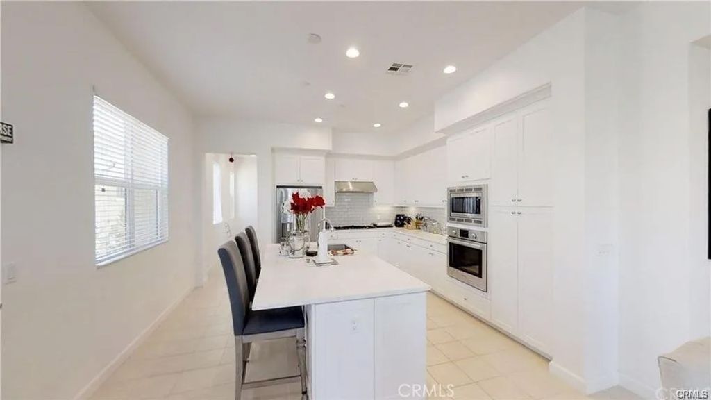 Photo of 195 Follyhatch, Irvine, CA 92618 (MLS # PW26046891)