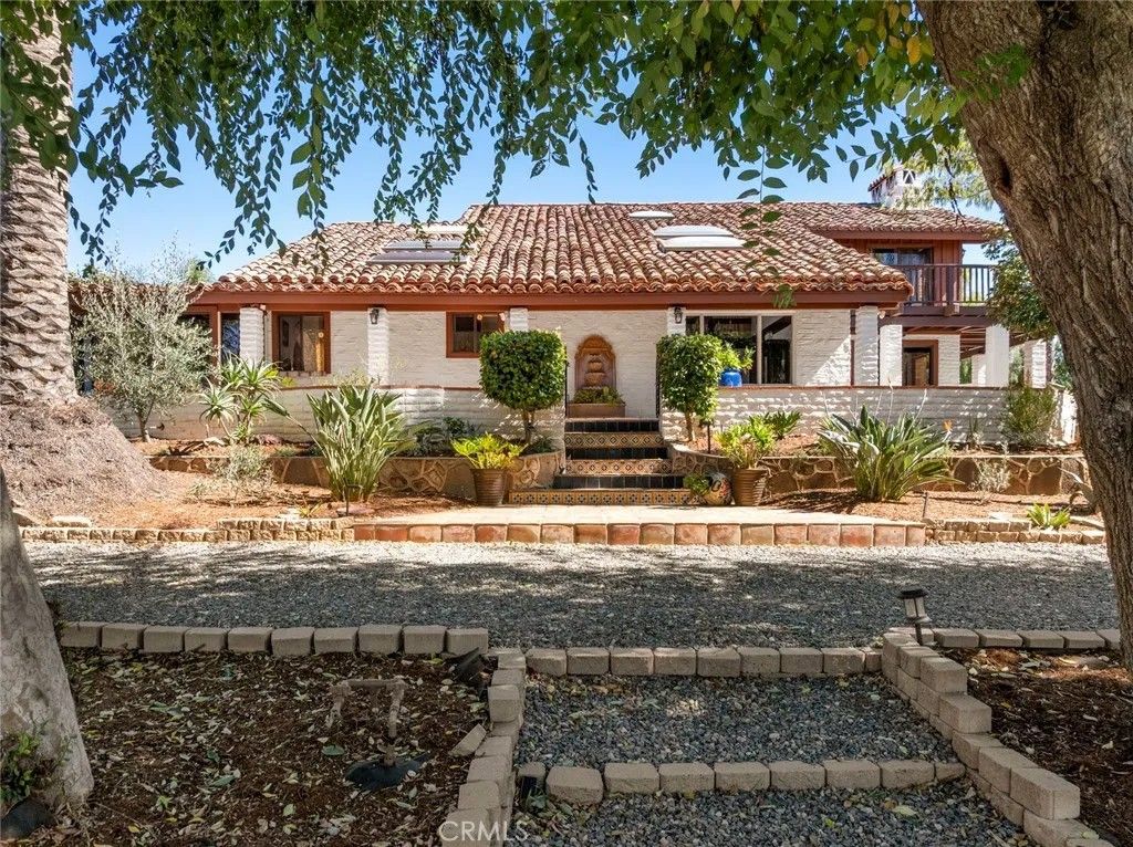 Photo of 11550 Old Castle Rd, Valley Center, CA 92082 (MLS # ND25240673)